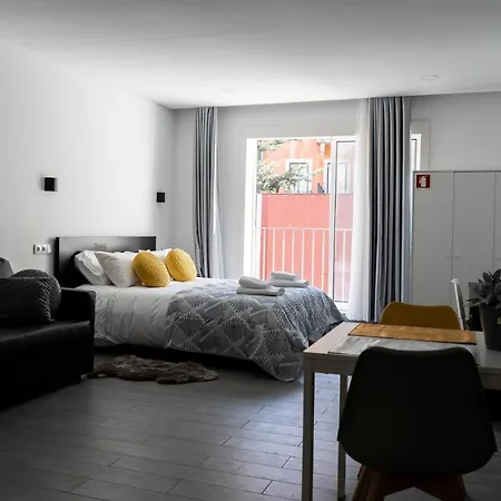 Almada Downtown 303 * Порту